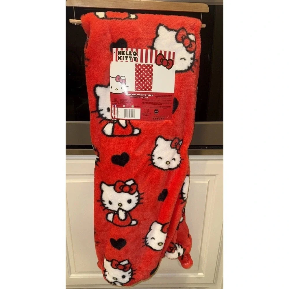 Hello Kitty Ultra Fine Faux Fur Throw Blanket - Red/Black Hearts 50